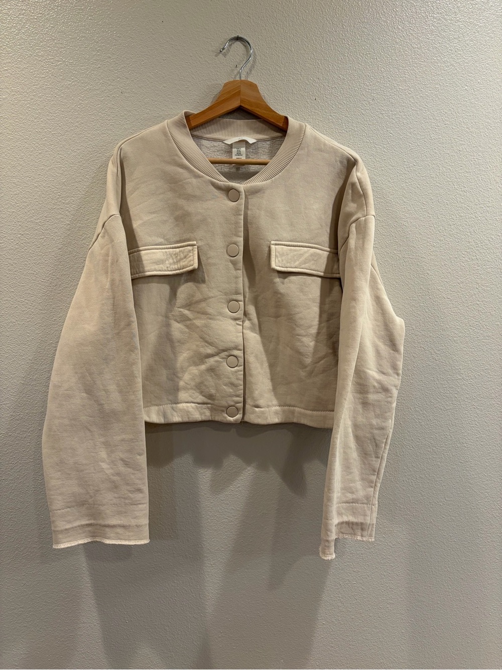 3/$15 H&M Cream Cropped Button-Front Sweatshirt Jacket